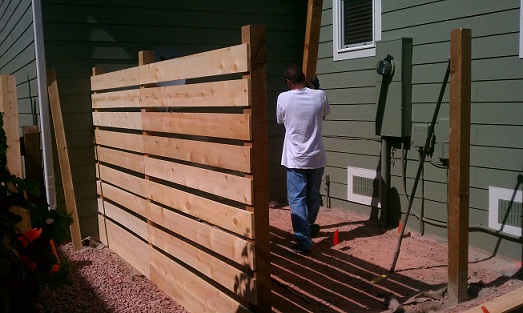 Horizontal fencing Dog Run - Golden